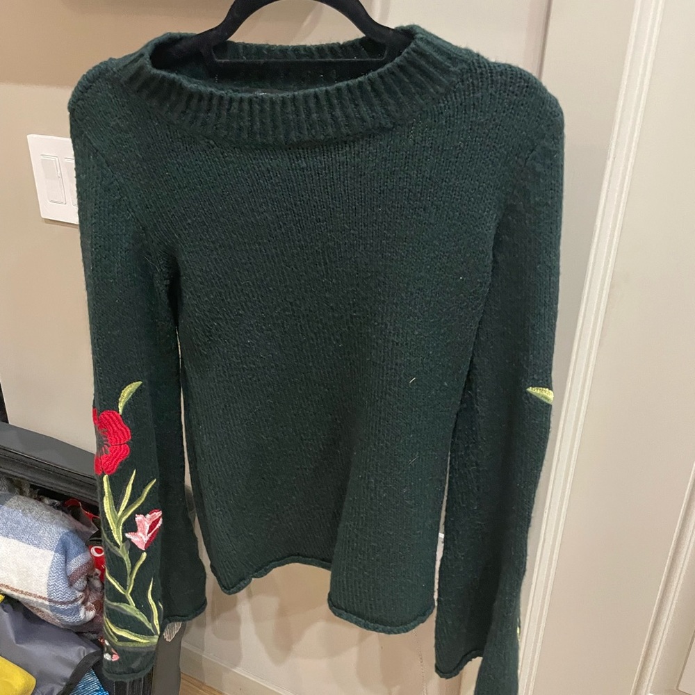 Green embroidered flare sleeve sweater